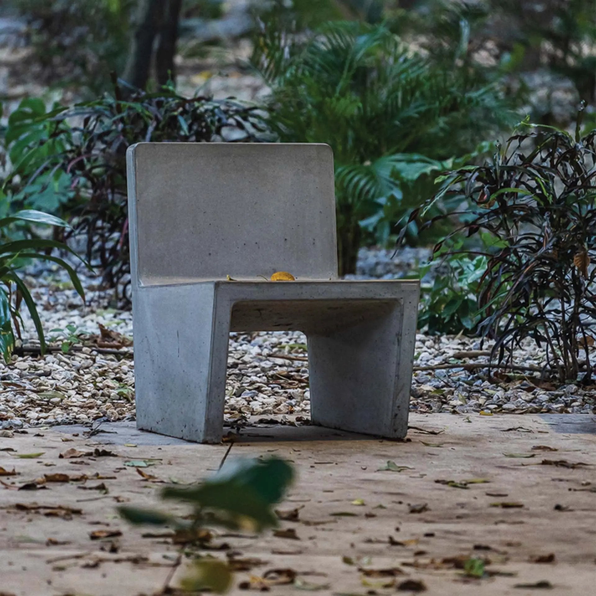 AEERO CHAIR - Konkretus