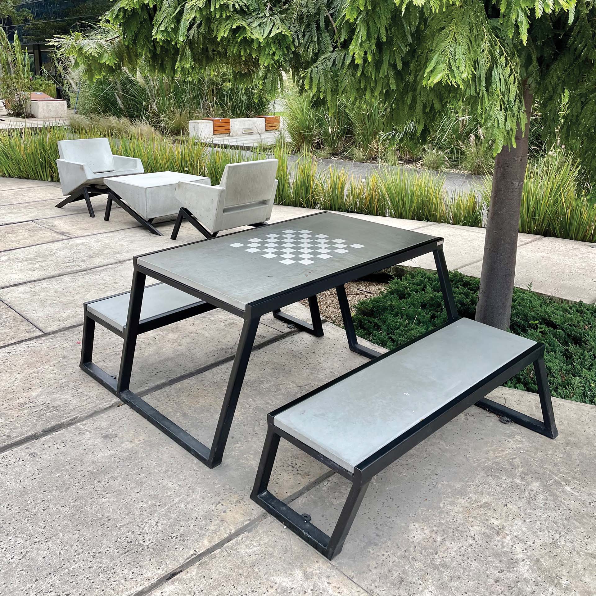 DOUBLE LIPPET TABLE - Konkretus